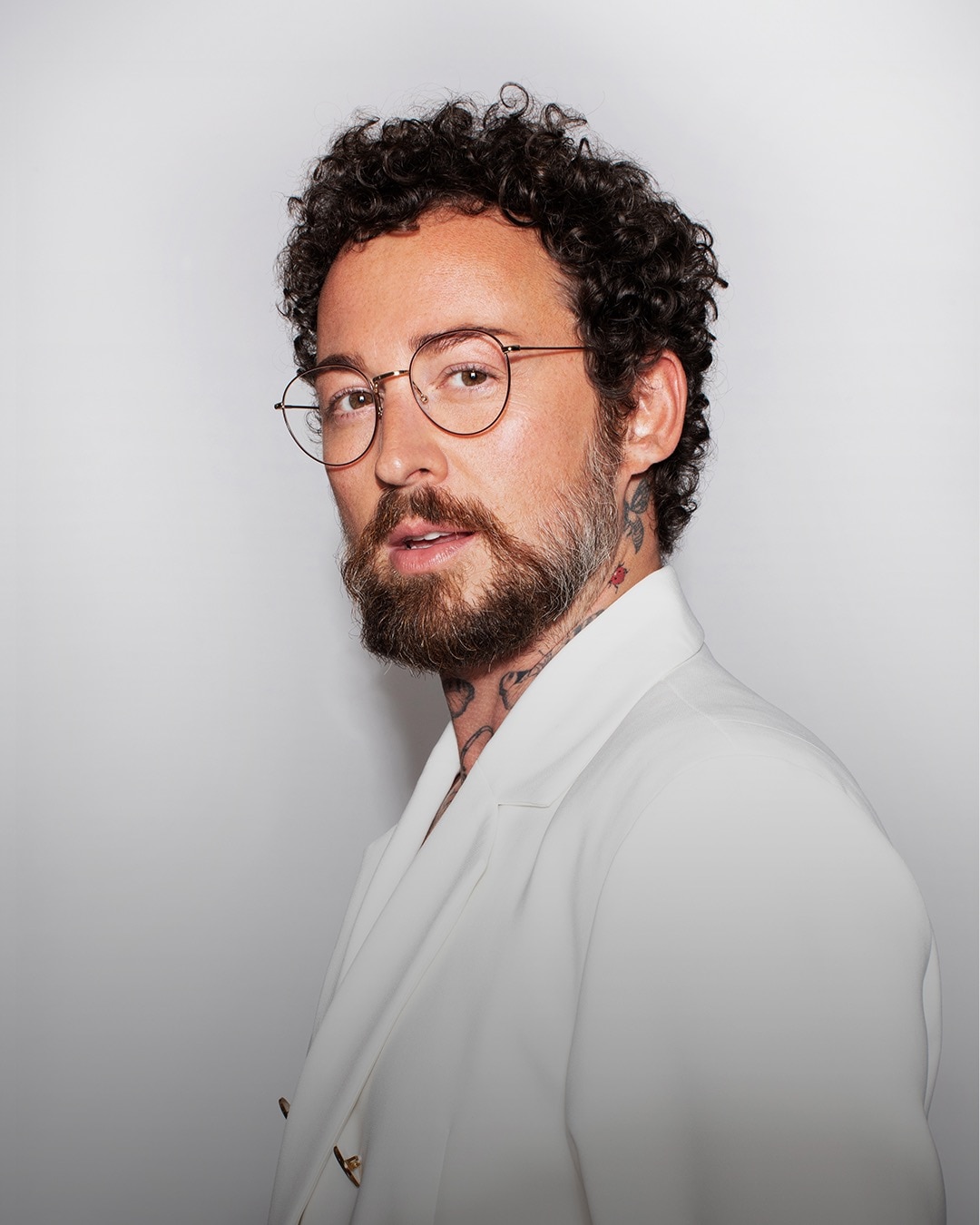 Extravagante Jeans, Blusen und Shirts mit Eyecatcher-Effekt.